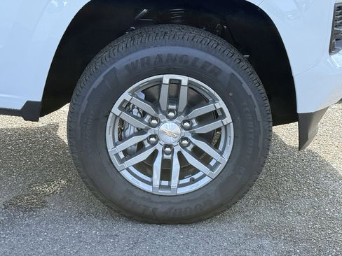 New 2025 Chevrolet Colorado LT w/ LT Convenience Package image 30