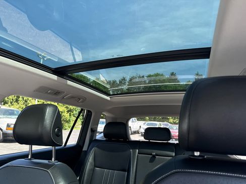 Used 2024 Volkswagen Tiguan SE w/ Panoramic Sunroof Package AWD/4WD image 25