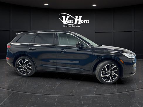 Used 2025 Lincoln Corsair Grand Touring AWD/4WD image 8