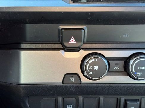 Used 2022 Toyota Tacoma SR image 11