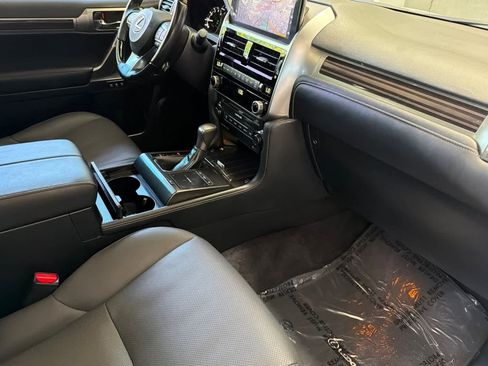 Used 2022 Lexus GX 460 Premium w/ Premium Package AWD/4WD image 17