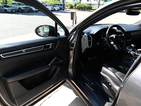 Used 2023 Porsche Cayenne GTS AWD/4WD image 15