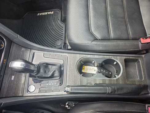 Used 2017 Volkswagen Passat 1.8T SE FWD image 34