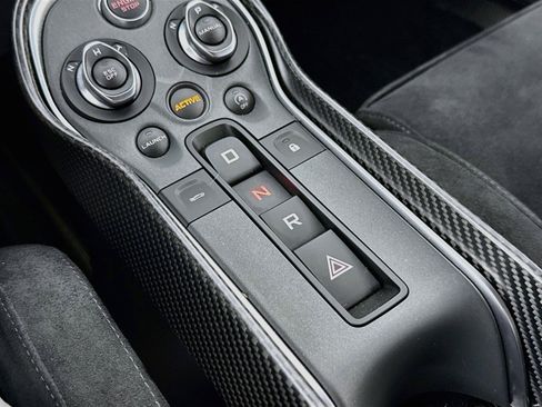 Used 2020 McLaren 620R RWD image 18