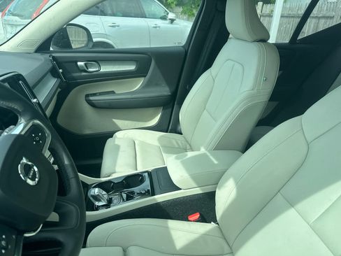 Used 2026 Volvo XC40 B5 Plus AWD/4WD image 2