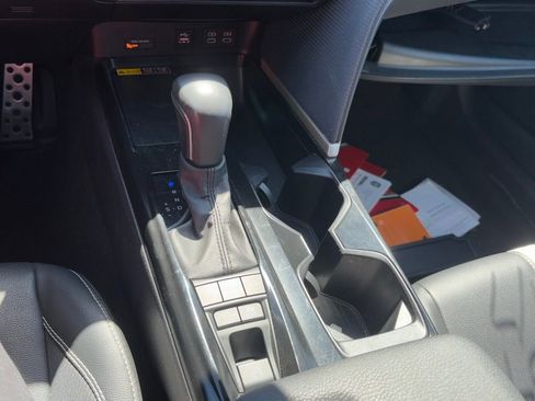 Used 2025 Toyota Camry SE image 10