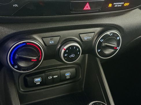 Used 2025 Hyundai Venue SE image 22