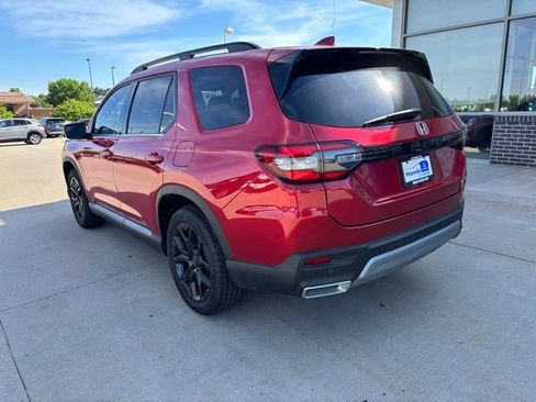 Certified 2025 Honda Pilot Touring image 7