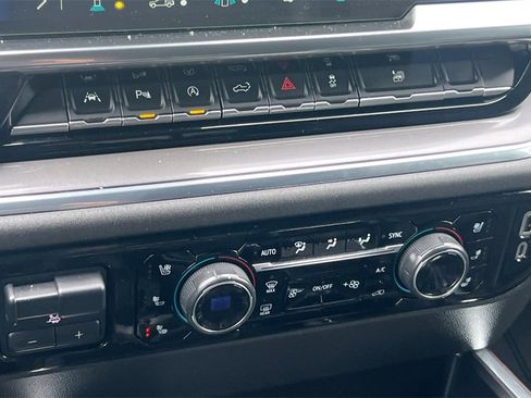 Used 2023 Chevrolet Silverado 1500 High Country image 23