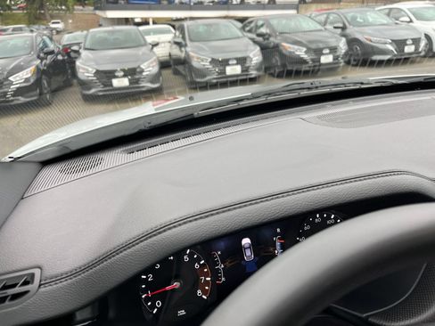 Used 2025 Jeep Compass Trailhawk AWD/4WD image 34