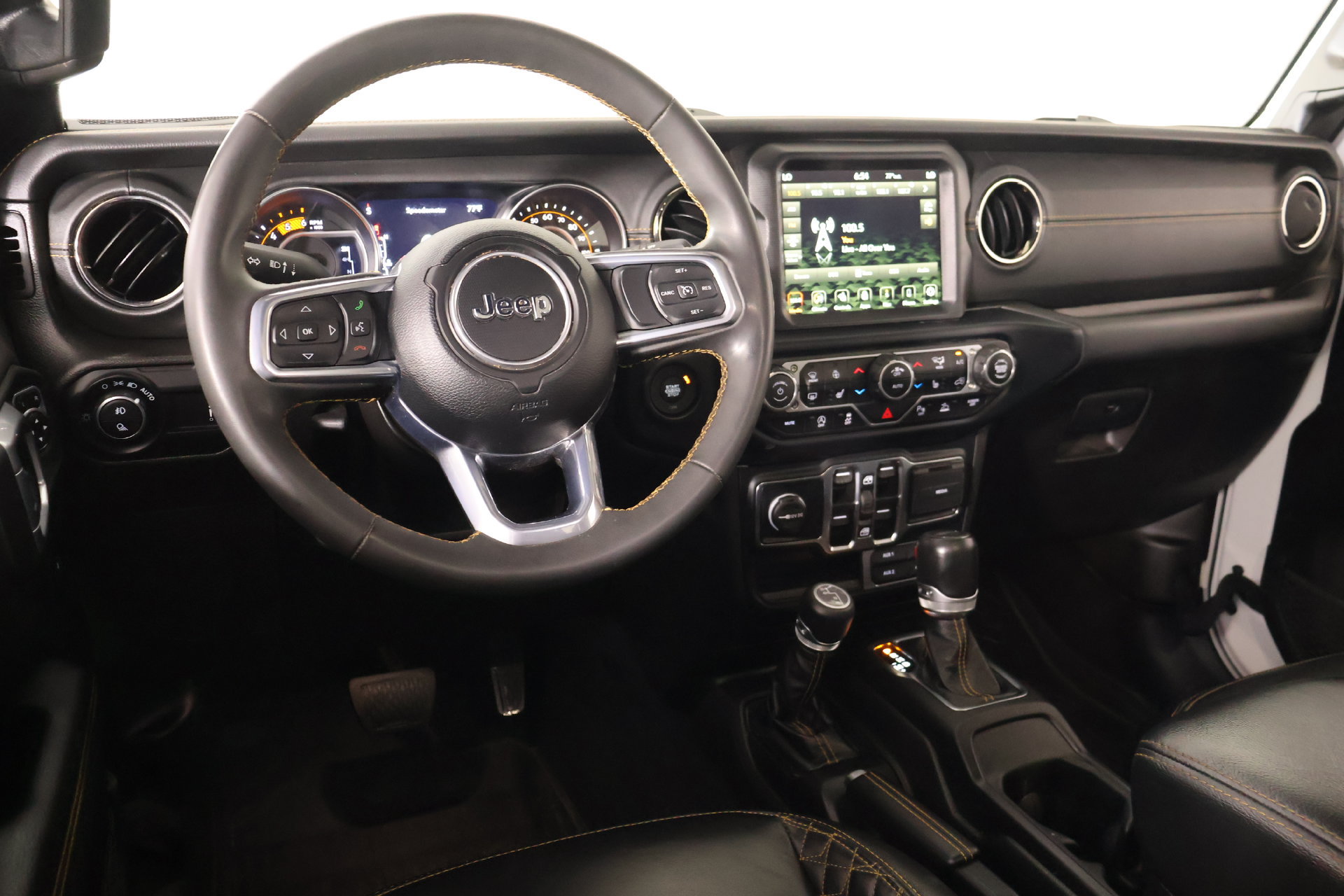 Used 2023 Jeep Gladiator Overland AWD/4WD image 2