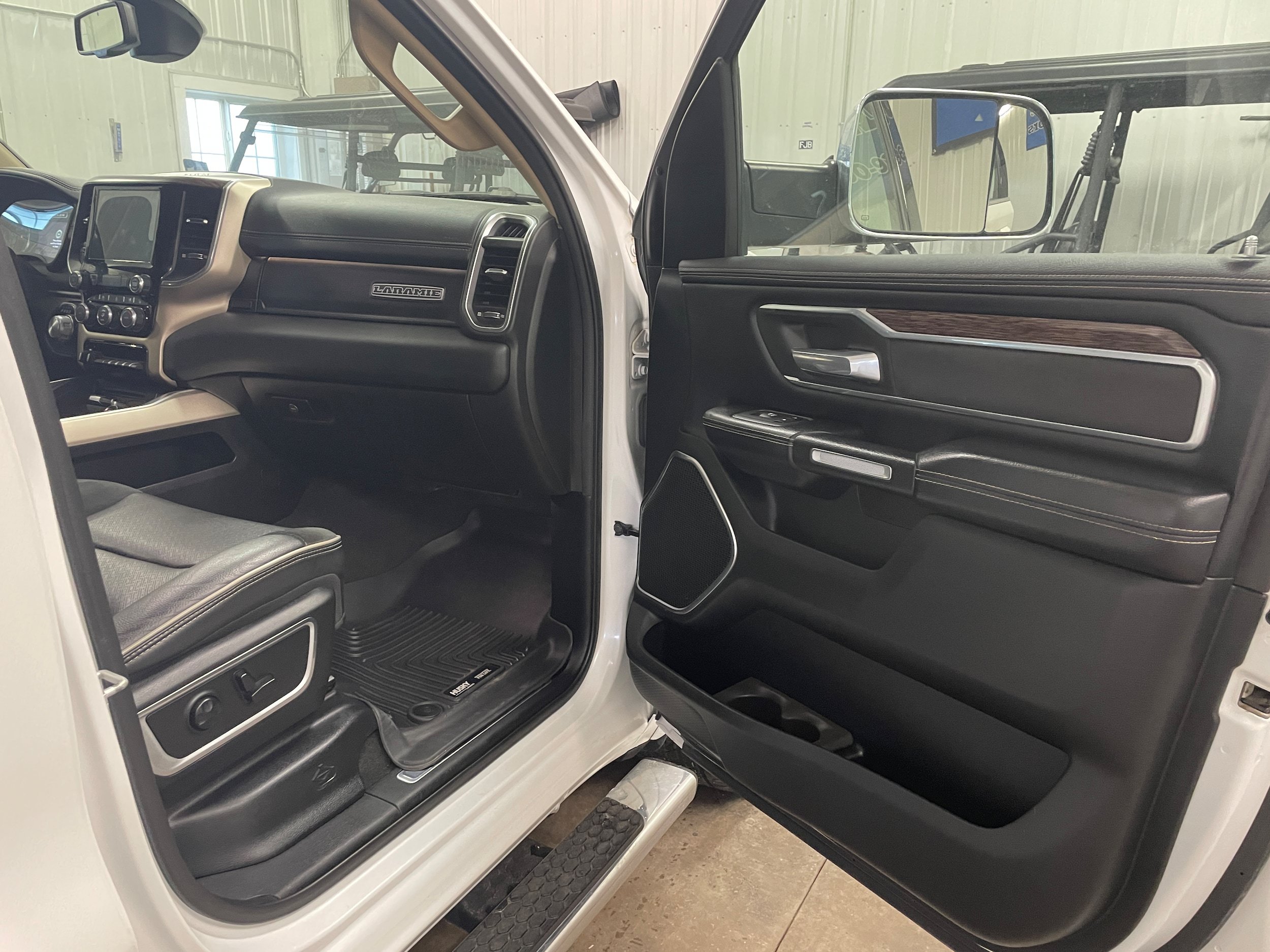 Used 2019 RAM 1500 Laramie AWD/4WD image 33