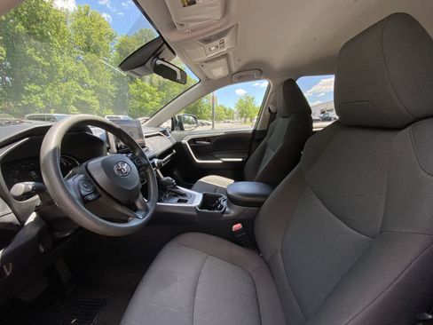 Used 2025 Toyota RAV4 XLE AWD/4WD image 24