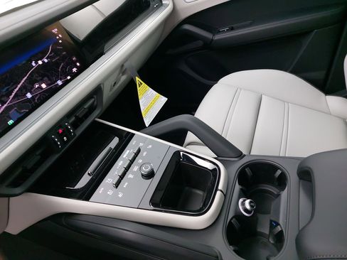 New 2026 Porsche Cayenne image 27