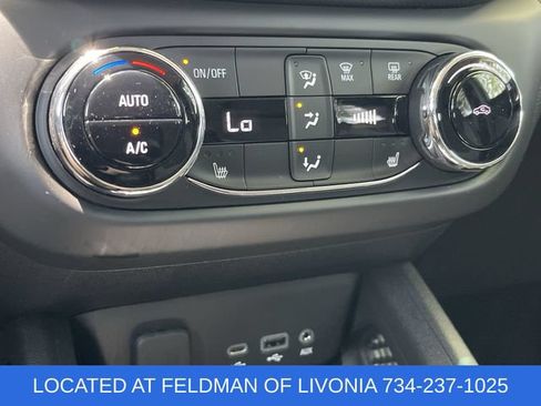 Used 2022 Chevrolet TrailBlazer LT w/ Convenience Package FWD image 17