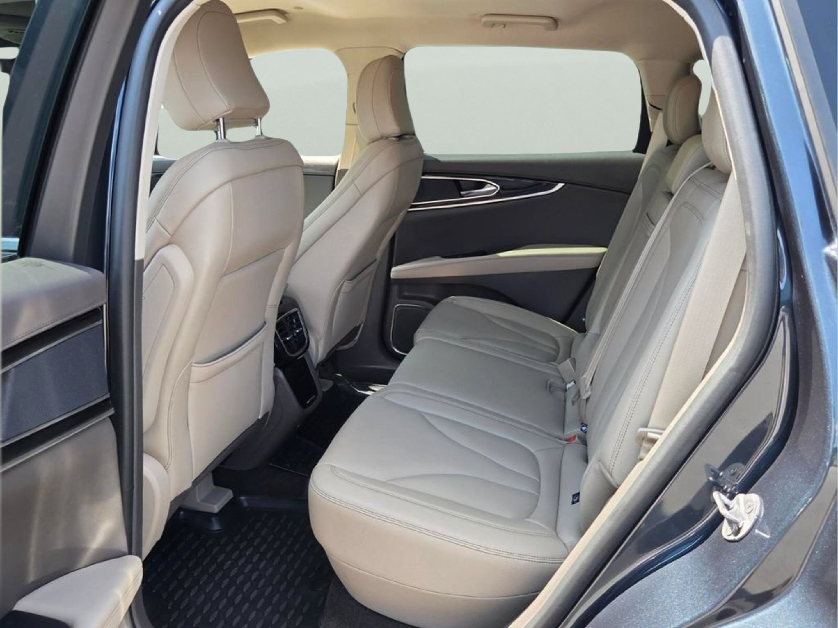 Used 2023 Lincoln Nautilus AWD w/ Premium Package image 13
