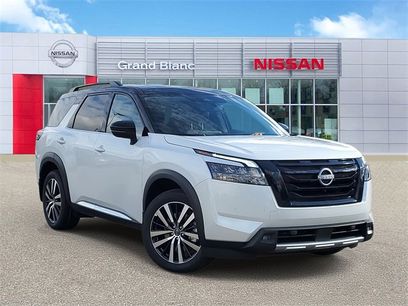 New 2025 Nissan Pathfinder Platinum w/ Black Appearance Package