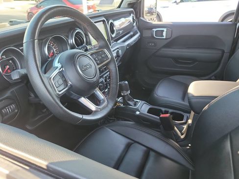 Used 2022 Jeep Wrangler Unlimited Rubicon w/ Dual Top Group AWD/4WD image 3