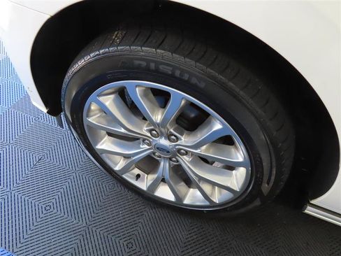 Used 2019 Ford Expedition Platinum AWD/4WD image 7