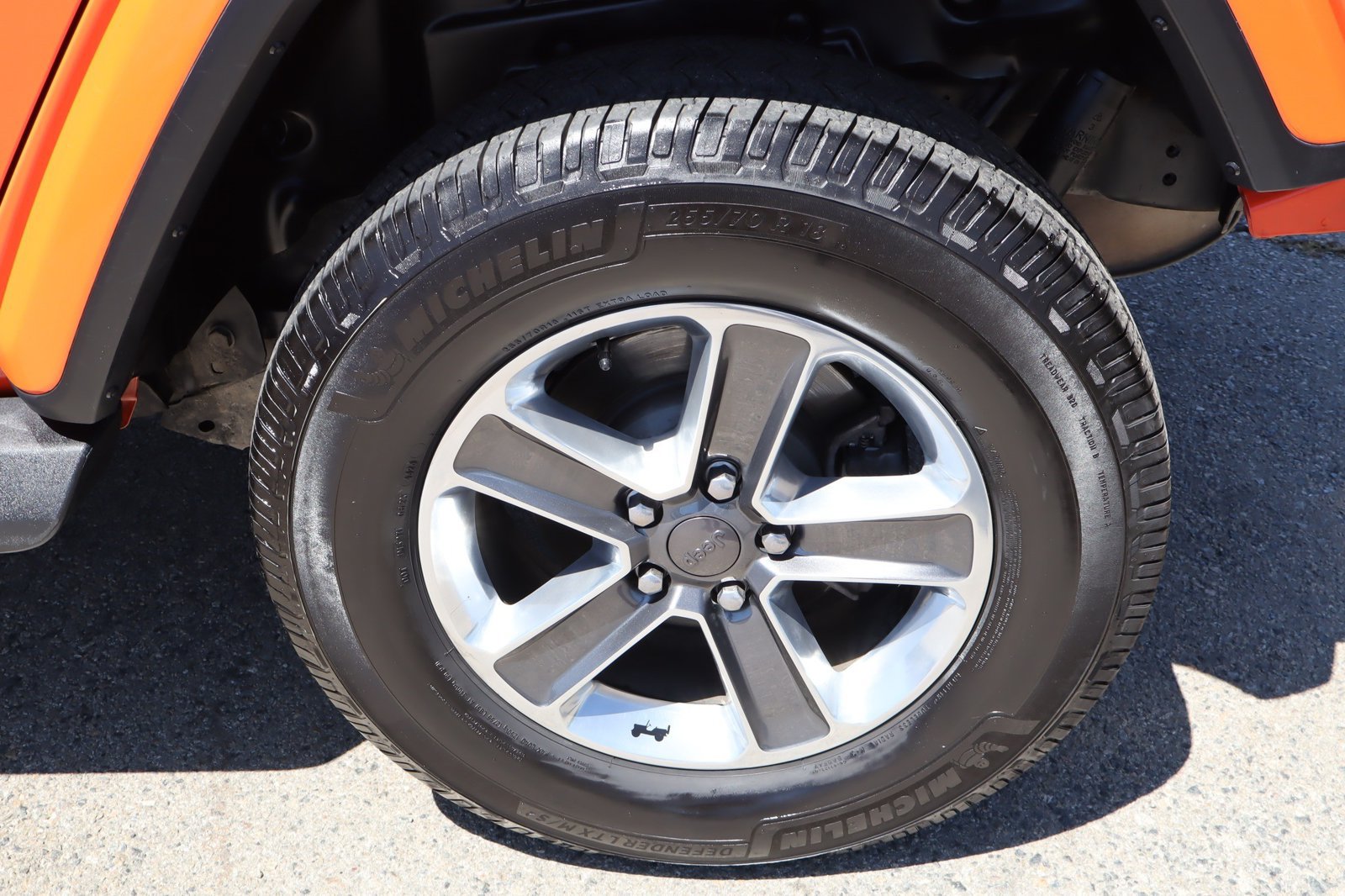 Used 2019 Jeep Wrangler Unlimited Sahara w/ Uconnect 4C Nav & Sound Group AWD/4WD image 13