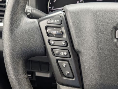 Used 2022 Nissan Frontier SV AWD/4WD image 19