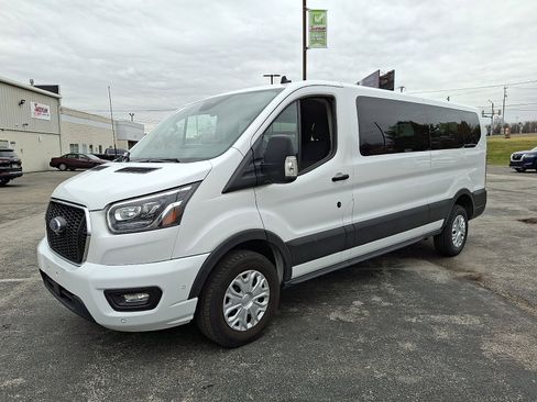 Used 2023 Ford Transit 350 XLT image 4