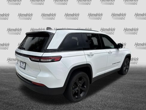 Used 2024 Jeep Grand Cherokee Altitude AWD/4WD image 9