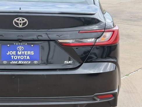Used 2025 Toyota Camry SE FWD image 9