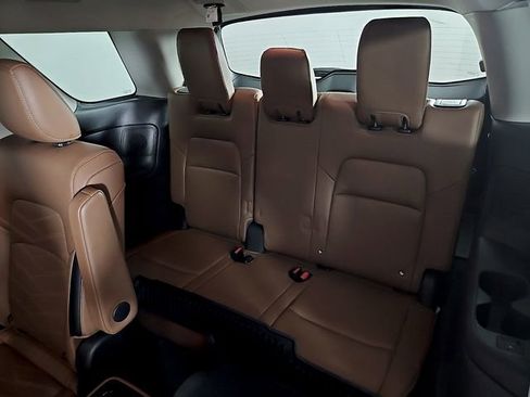 Used 2024 Nissan Pathfinder Platinum FWD image 10