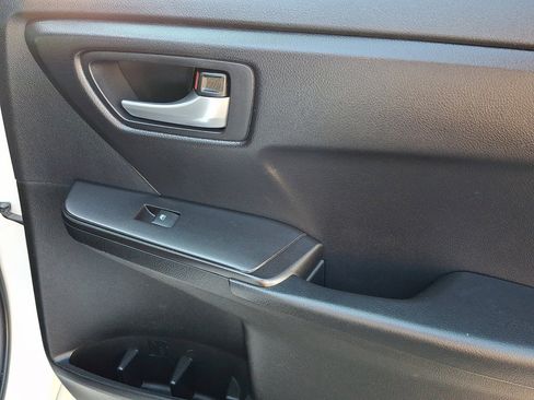 Used 2017 Toyota Camry SE image 14