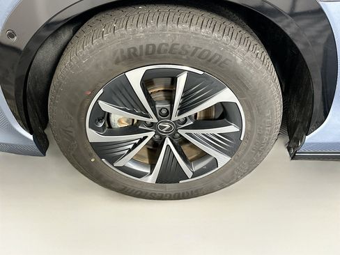 Used 2023 Lexus RZ 450e Premium w/ Technology Package image 11