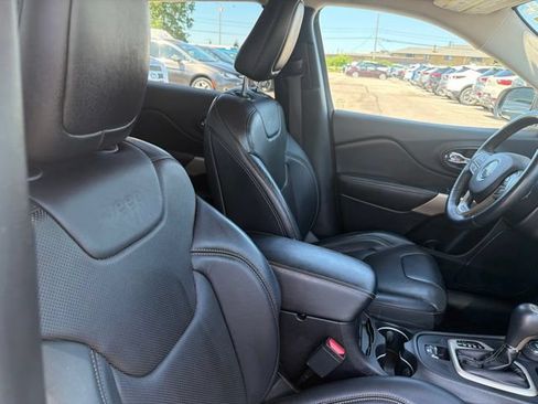 Used 2017 Jeep Cherokee Limited w/ Luxury Group AWD/4WD image 24