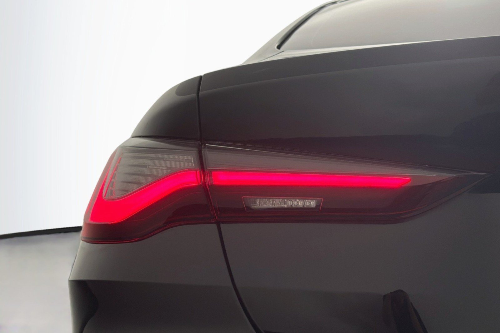 Used 2024 BMW 430i Coupe w/ Premium Package RWD image 17