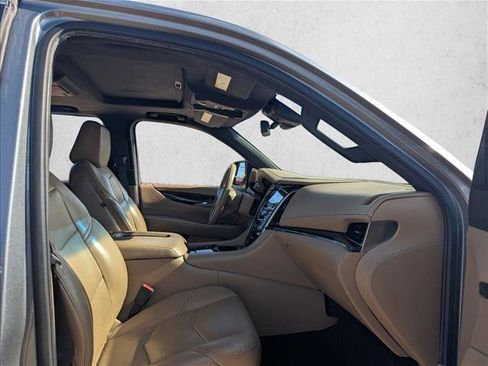 Used 2018 Cadillac Escalade ESV Platinum image 16