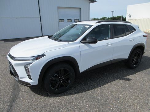 Certified 2024 Chevrolet Trax ACTIV FWD image 1