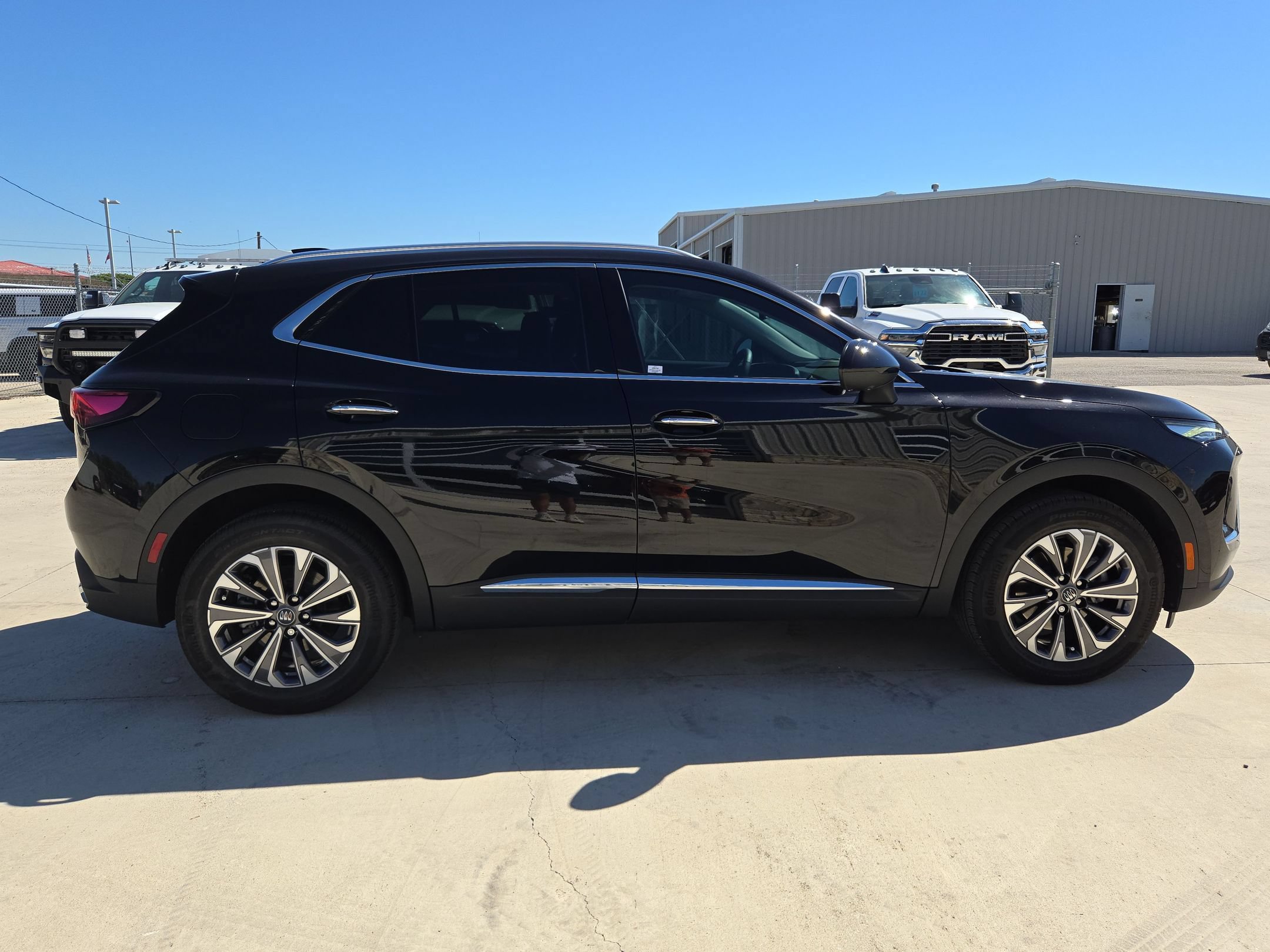 Used 2025 Buick Envision Preferred AWD/4WD image 2