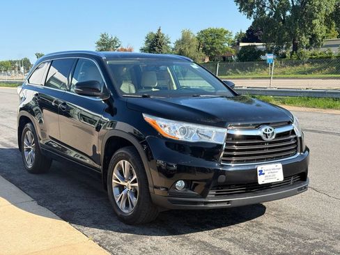 Used 2014 Toyota Highlander XLE AWD/4WD image 2