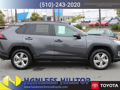 Used 2021 Toyota RAV4 XLE Premium image 6