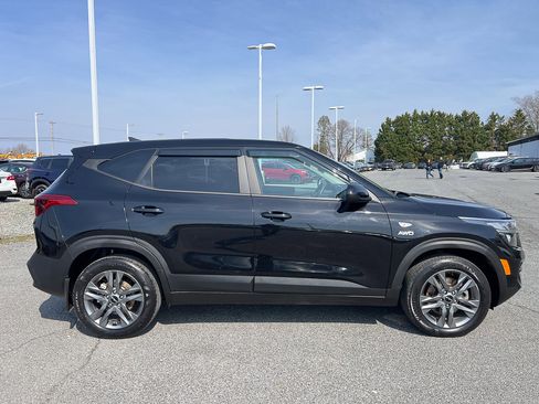 Used 2023 Kia Seltos LX AWD/4WD image 7