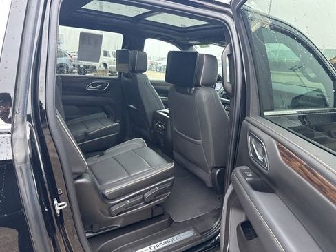 Used 2021 Chevrolet Suburban Premier w/ Premium Package image 15