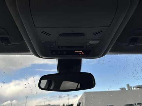 Certified 2023 GMC Terrain SLT image 30