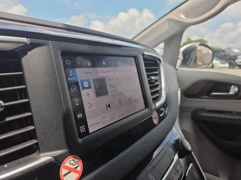 Used 2023 Chrysler Voyager LX image 10