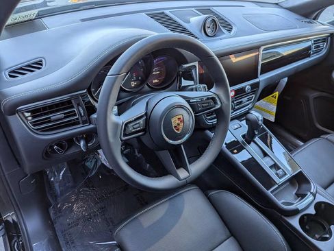 Certified 2026 Porsche Macan AWD/4WD image 4