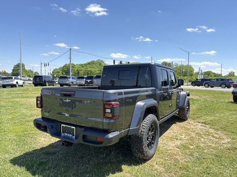 Used 2024 Jeep Gladiator Sport AWD/4WD image 13
