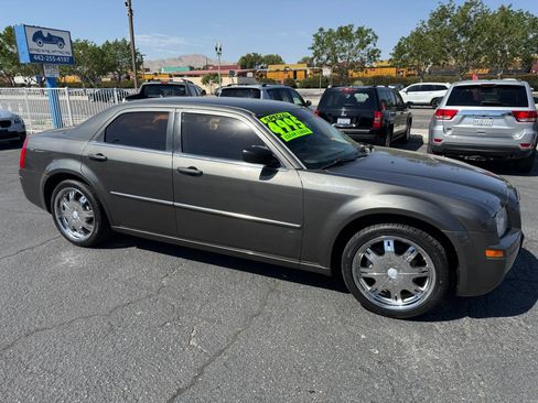Used 2008 Chrysler 300 LX RWD image 4