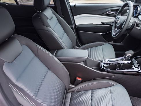 New 2026 Chevrolet Trax LT w/ Driver Confidence Package image 15