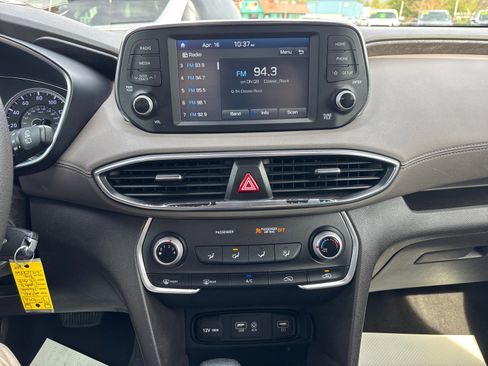 Used 2020 Hyundai Santa Fe SE image 30