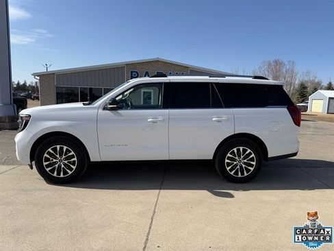Certified 2025 Ford Expedition Platinum image 3