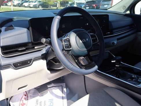 New 2026 Kia Carnival EX FWD image 24