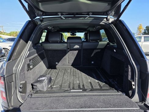 Used 2020 Land Rover Range Rover HSE image 17